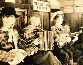 vintage vraie carte postale photo, Ted Husteads Cowboys, mur, Dakota du Sud, merveilleuse carte postale à collectionner