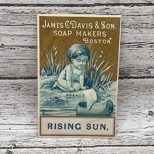 Viktorianische Handelskarte: Junge im Holzschuhboot, James Daisy Seifenwerbung, VTC2