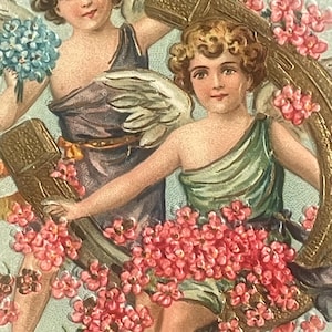 BD27G, Antigo, Levemente Em Relevo, Cartão Postal de Aniversário, Saudações de Aniversário, Dois Anjinhos, Ferradura Dourada, Flores Rosa