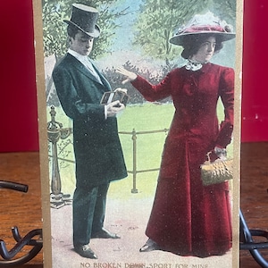 RO12G, Antiquität, Romanze Postkarte, Kein Sport für Minę, Dame, die die Schulter schulterfrei abhebt