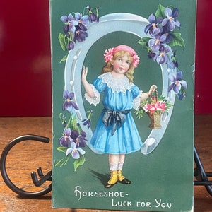 GT36G, antiek, gelcoat, groetenkaart, hoefijzergeluk voor jou, schattig klein meisje. Reuzehoefijzer, Mooie Bloemen, Berlijn