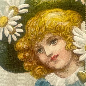 VA15G, Antigo, Em relevo, Cartão postal de Dia dos Namorados, Pensamentos de Dia dos Namorados, Menina fofa, Margaridas brancas, Corações dourados