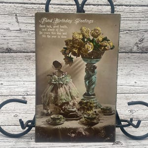 BD61G, Antiguo, Dorado, Cumpleaños, Postal, Felicitación de cumpleaños, Verso de cumpleaños, Hermoso jarrón de flores, Hermosa muñeca, Juego de té
