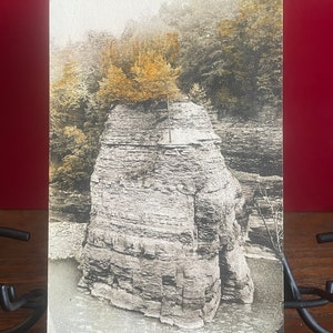 HK41G, NEW YORK, handkolorierte Postkarte, Kathedrale Rock, Locher Falls, Let Hawertiger Park, Alberttype