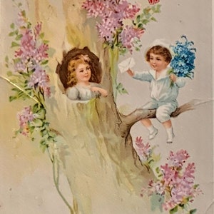 Antigo, revestido de gel, cartão postal de aniversário, desejos de aniversário, verso de aniversário, crianças brincando na árvore, Alemanha, BD9