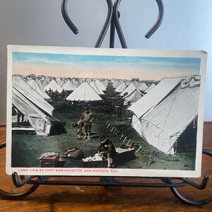 PA4G, postal vintage patriótica, vista del campamento en Fort Sam Houston, San Antonio, Texas, The Dahrooge Co