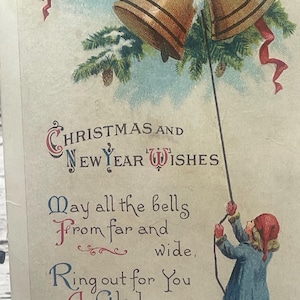 BB2G, Vintage, Weihnachtspostkarte, Weihnachten und Neujahrs-Wünsche, Weihnachts-VersKleines Mädchen, das zwei Glocken, Kiefernzweige läutet