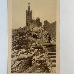VW57G, FRANÇA, Vista Vintage, Cartão Postal, Notre Dame de la Garde, As Escadas de Roucas Blanc