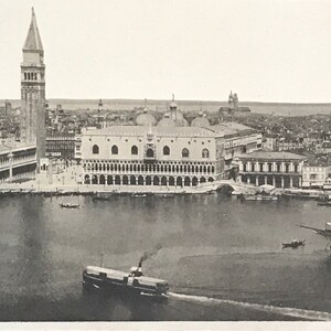 Antike echte Foto Postkarte, Hafenansicht, Stadt im Hintergrund, unbekannter Ort
