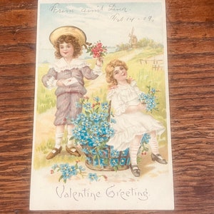 VA11, antigo, cartão postal de dia dos namorados, saudação de dia dos namorados, menino e menina fofos, lindas flores azuis, BW, Alemanha