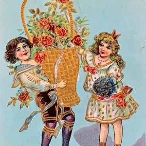 Cartão postal de aniversário antigo em relevo, cumprimentos de aniversário, duas crianças fofas. Cesto Dourado Com Flores, Dourado Dourado