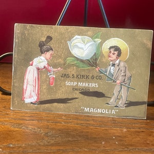 Victoriaanse Trade Card 1800, Gentlman presenteert zijn eerlijke dame een grote witte roos, Jas S Kirk Soap Makers, een prachtig Victoriaans verzamelobject