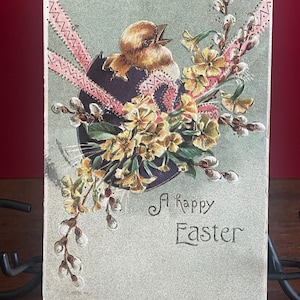 EA42G, antieke paaskaart, vrolijk Pasen, klein geel kuiken, prachtige bloemen, licht reliëf