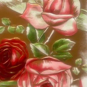 GT21G, Postal antigua en relieve, "Solo unas líneas para ti", Rosas rojas y rosadas, Libro abierto, B B Londres, Sajonia