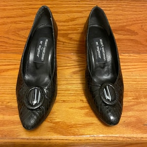 Stuart Weitzman for Mr Seymour black snakeskin pumps size 8