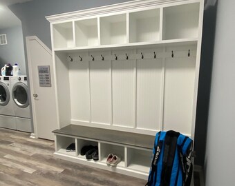 The 5-section Entryway Organizer Bench