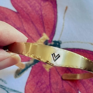 Chevron Cuff Bracelet, Arrow Cuff Bracelet, Hand Stamped Cuff Bracelet, V CUFF, Arrow Jewelry, Hammered Gold Cuff, Gift For Friend