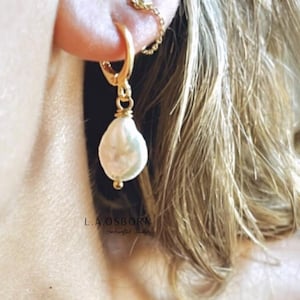 Pearl Huggie Earrings, Genuine Pearl Hoop Earrings, Minimalist Earrings, Bridal Jewelry, Bridesmaids Gift, Gift For Her, Freshwater Handmade
