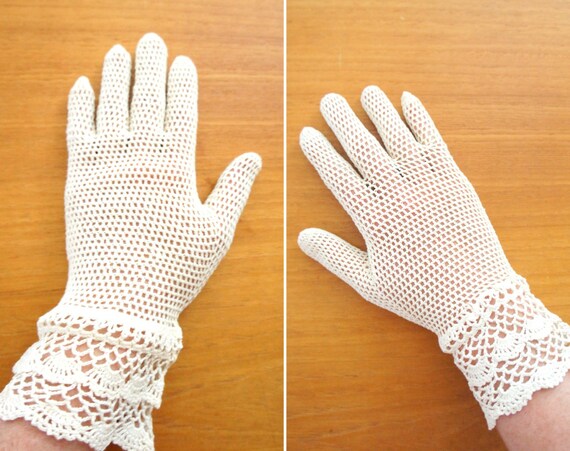 40s ivory crocheted lace gloves / 1940s mesh glov… - image 3