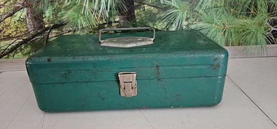 VICTOR Steel Green Metal Tackle Box Atco Lititz Pa. USA Metal Storage Tool  Tackle Box Vintage Fishing Gear Gift for Him 3268 