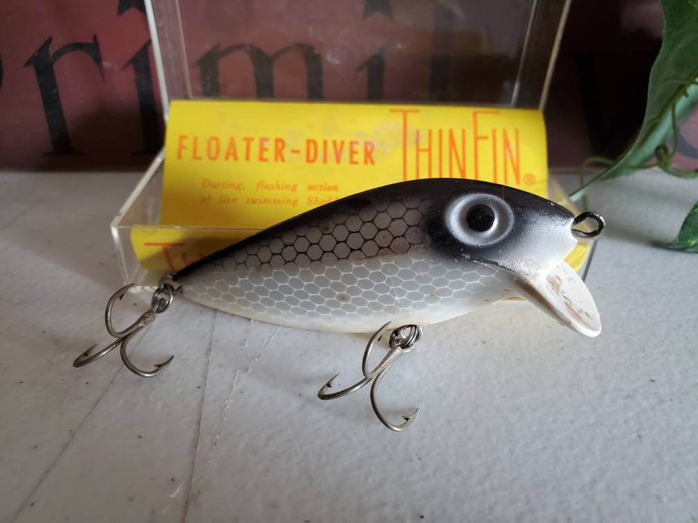 Thin Fin Silver Shad AT-3 Plastic Fishing Lure Floater-diver 3 Inches, 3/8  Ounce / Vintage Thin Fin Silver Shad Lure -  Finland
