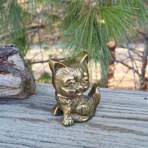 Small Solid Brass Sitting Cat Figurine Vintage Home Decor