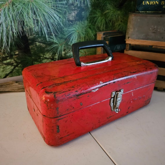 Distressed Red Union Steel Metal Tackle Box Vintage Single Tray