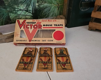 1953 VICTOR Mouse Traps in Box 3 Traps Included Vintage Advertising  Collectible 3605 
