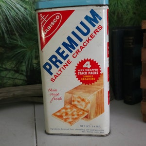 Distressed Bilingual 1960&#39;s Premium Nabisco (National Biscuit Company) 14 OZ Saltine Cracker Tin Red White & Light Blue   #4065