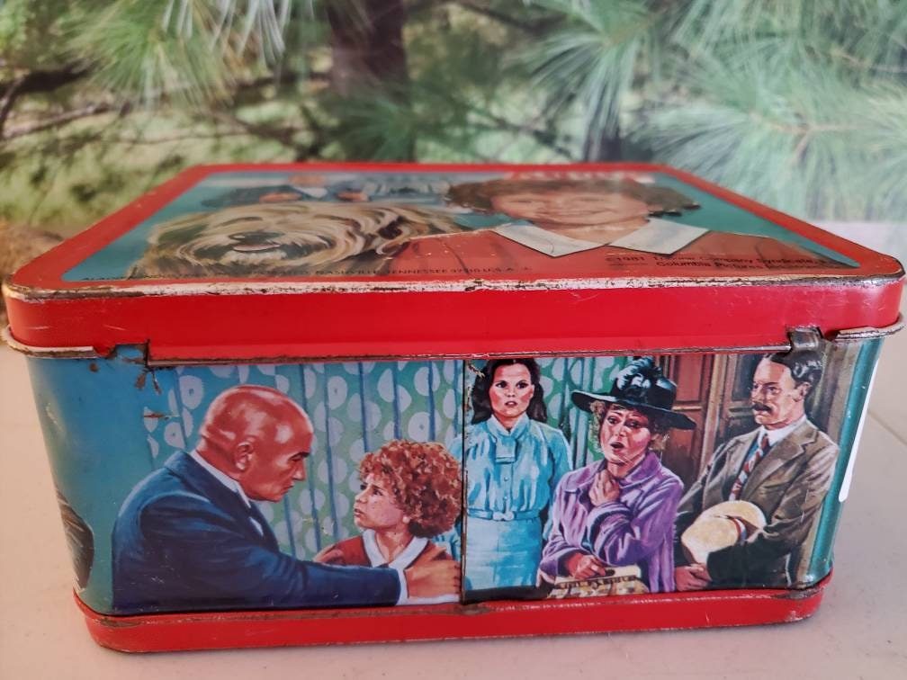 A vintage Annie lunchbox made by Aladdin which comes with a thermos and  does have wear. - Antique Mystique