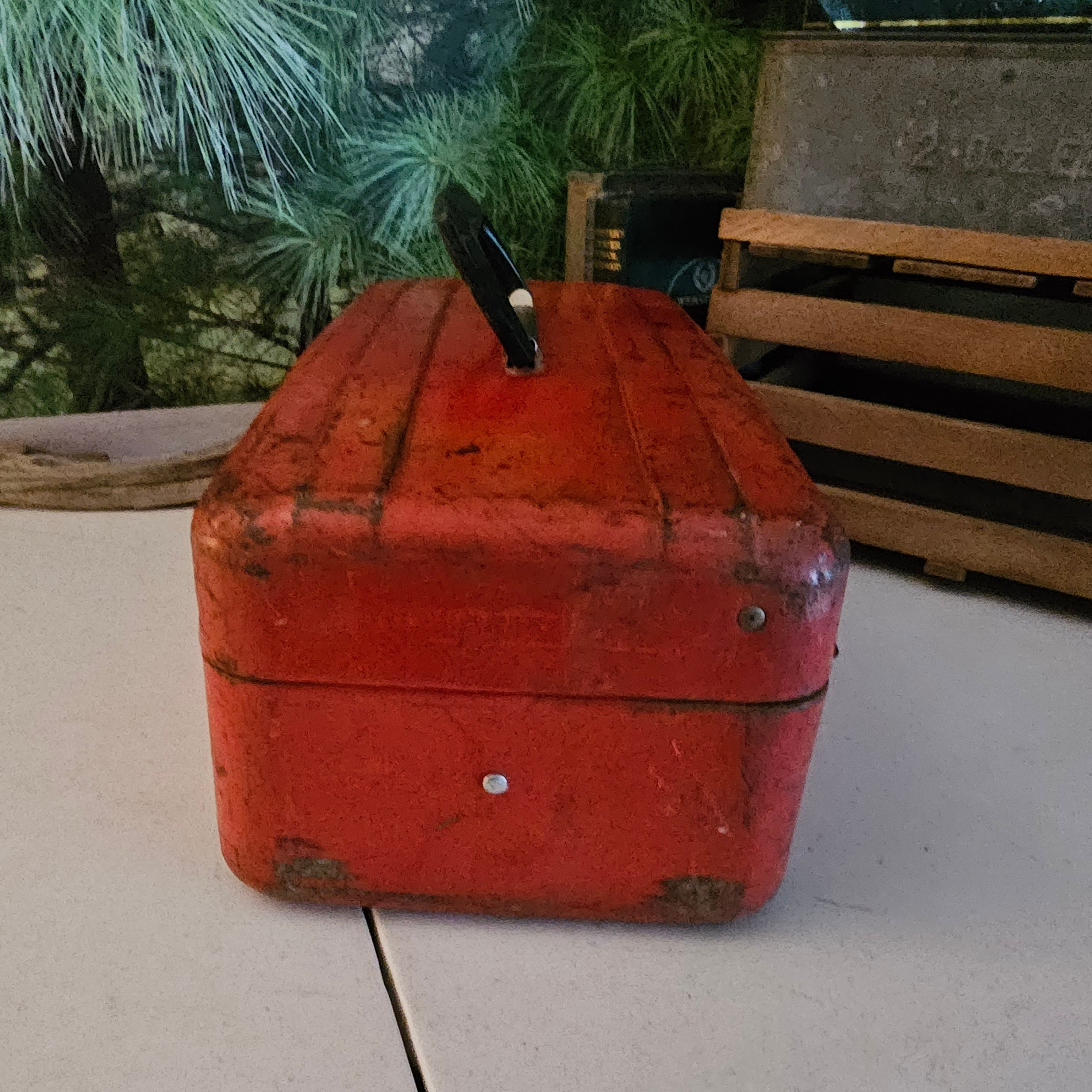 Distressed Red Union Steel Metal Tackle Box Vintage Single Tray Red Union  Tackle Box 3664 -  Canada