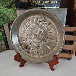 Mrs. Smith&#39;s MELLO-RICH PIE Tin &quot;S&quot; & Rolling Pin Details Embossed with Vent Holes Farmhouse Decor   #3748