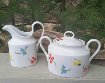 Mikasa Creamer & Lidded Sugar Bowl / Mikasa by Studio Nova Primary Petals / Cream and Sugar Bowl Set