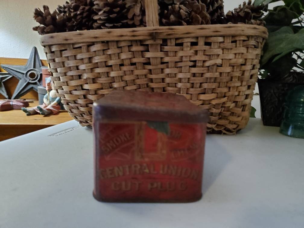 Antique Central Union Cut Plug Tobacco Tin: Collectible Hinged Lid