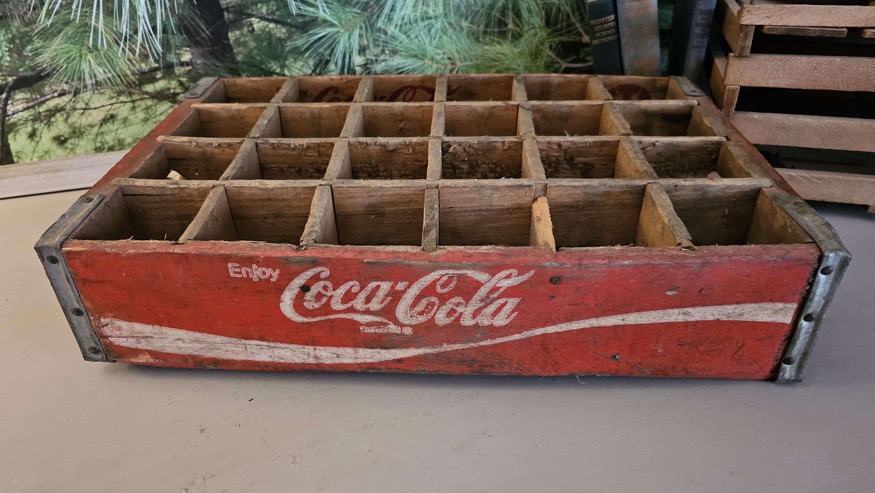 COCA-COLA Retro-Style Illuminated Musical Jukebox Sculpture