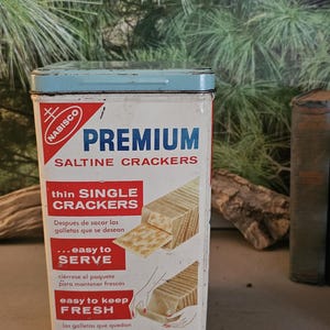 Vintage Nabisco Saltine Cracker Tin: 1960s Bilingual Kitchen Decor