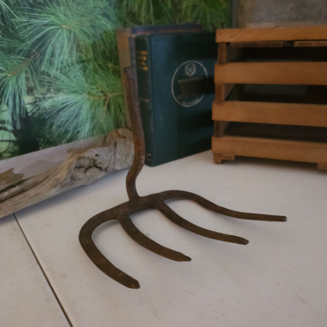 Rustic 4 Tine Curved Pitchfork Cultivator Head Cast Iron Rusty Antique