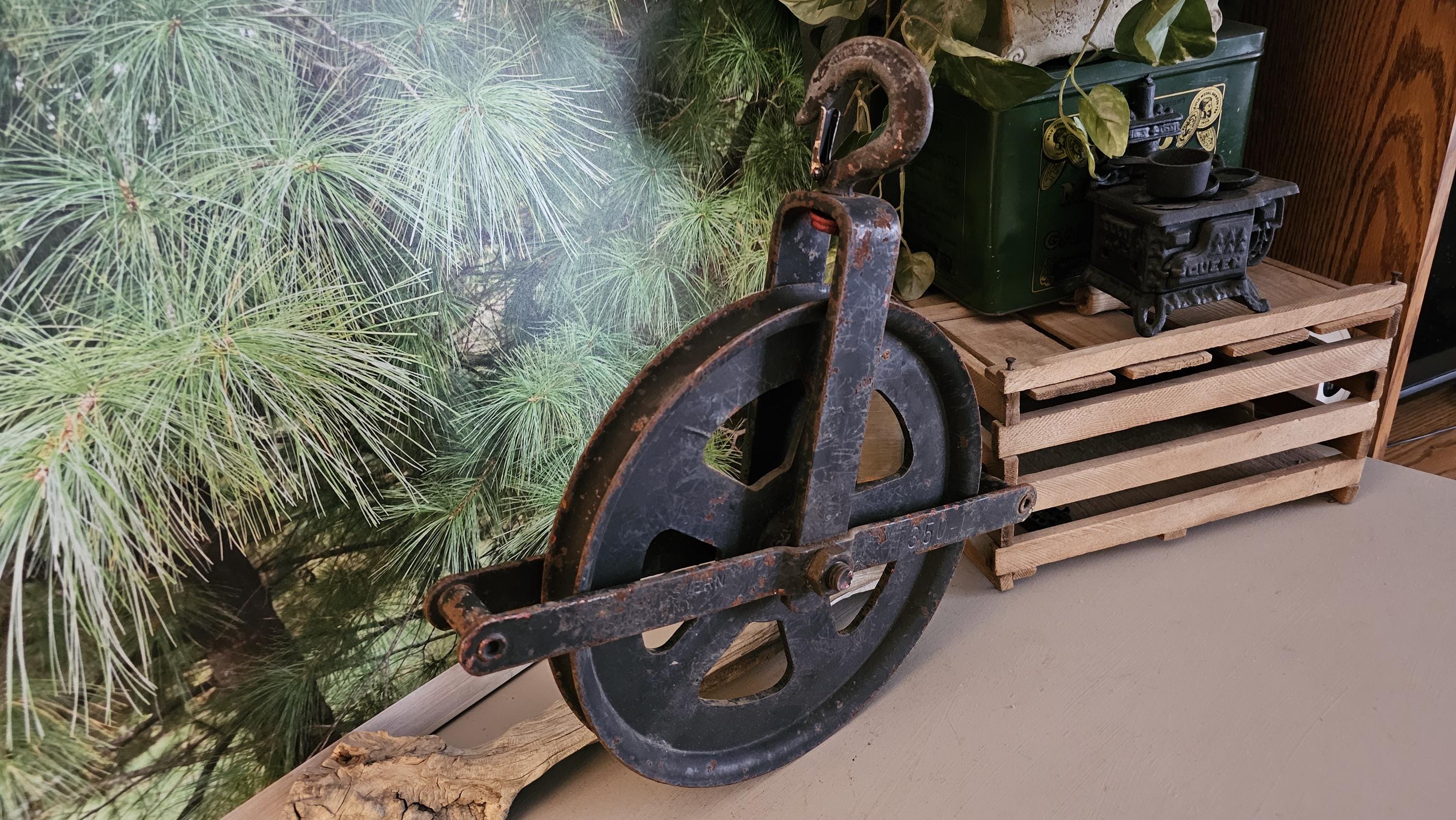 Vintage Western Block T350 Iron Pulley With Hook Measures 12