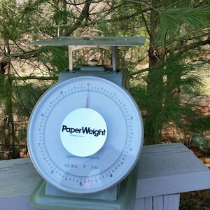 Paperweight Scale by the Paper Company 25 Lb Scale