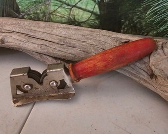 1950s Red Wood Handle EVERSHARP Knife Sharpener Kitchen Gadget Farmhouse Kitchen Decor    #3961 RY