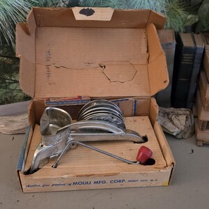 Vintage 1950s Mouli Julienne T - V Shredder French Kitchen Tool Original Box  #5272