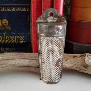 Vintage Grater : Mini Small Tin Metal Cinnamon Nutmeg Grinder Red