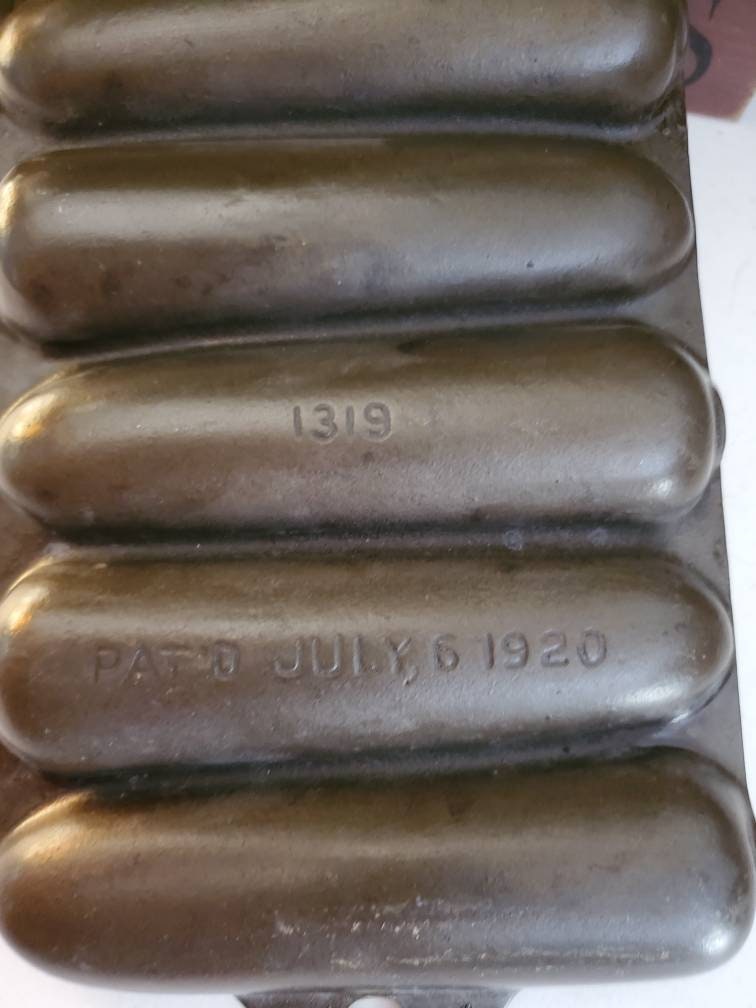 1920 Cast Iron Cornbread Pan With Pat' D. July, 6, 1920 Marked 1319 /  Farmhouse Cast Iron Corn Stick Pan 1957 
