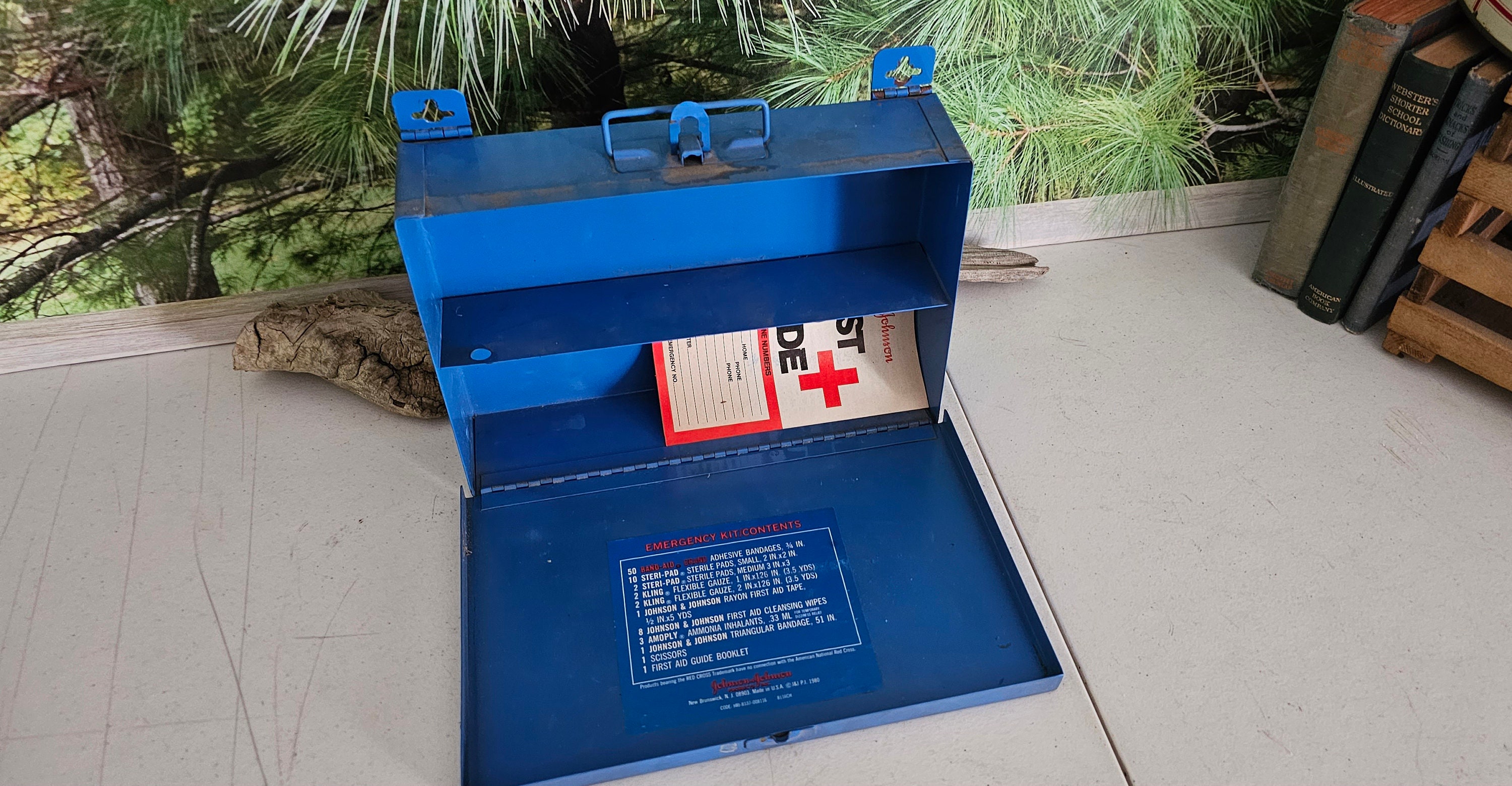 1980s Johnson & Johnson Emergency First Aid Kit 8116CH Blue, White