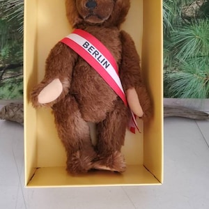 Steiff Berlin Bear With Sash & 24K Gold Crown in Original Box
