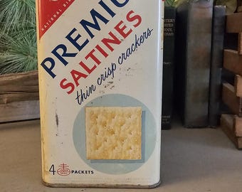 Vintage Nabisco Saltine Cracker Tin: 1950s Kitchen Decor - Etsy