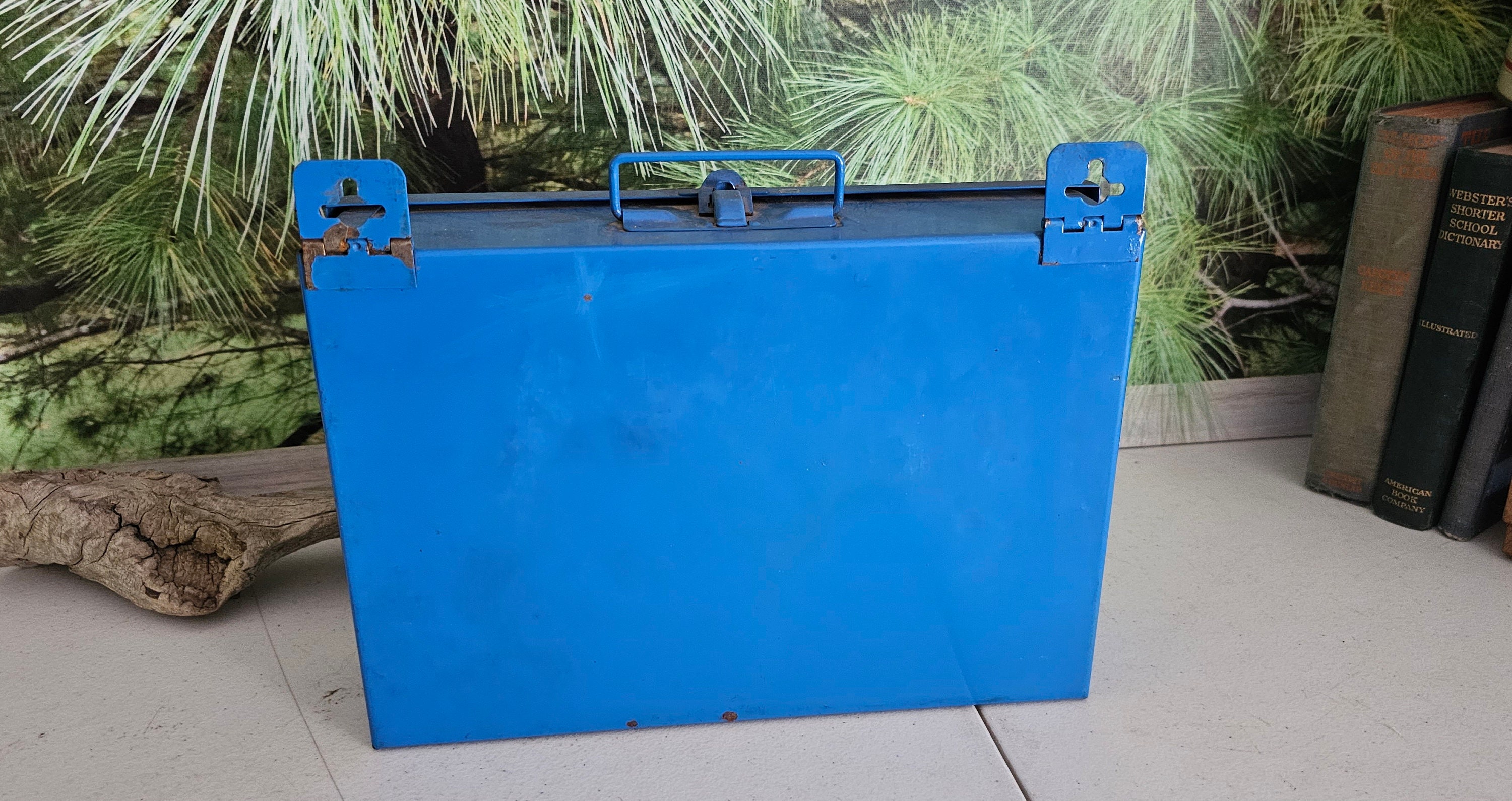 1980s Johnson & Johnson Emergency First Aid Kit 8116CH Blue, White