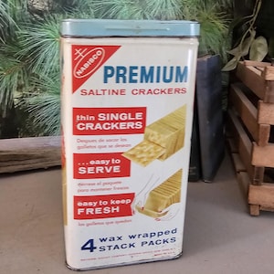 Vintage 1960s Nabisco Saltine Cracker Tin: Bilingual Kitchen Decor