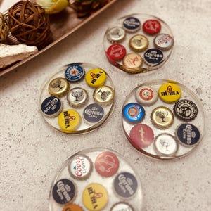 Posavasos de resina con tapas de botellas: posavasos estilo cerveza