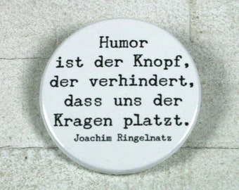Quote Joachim Ringelnatz "Humor is the button that prevents our collar from bursting." // Button or magnet // 38 mm